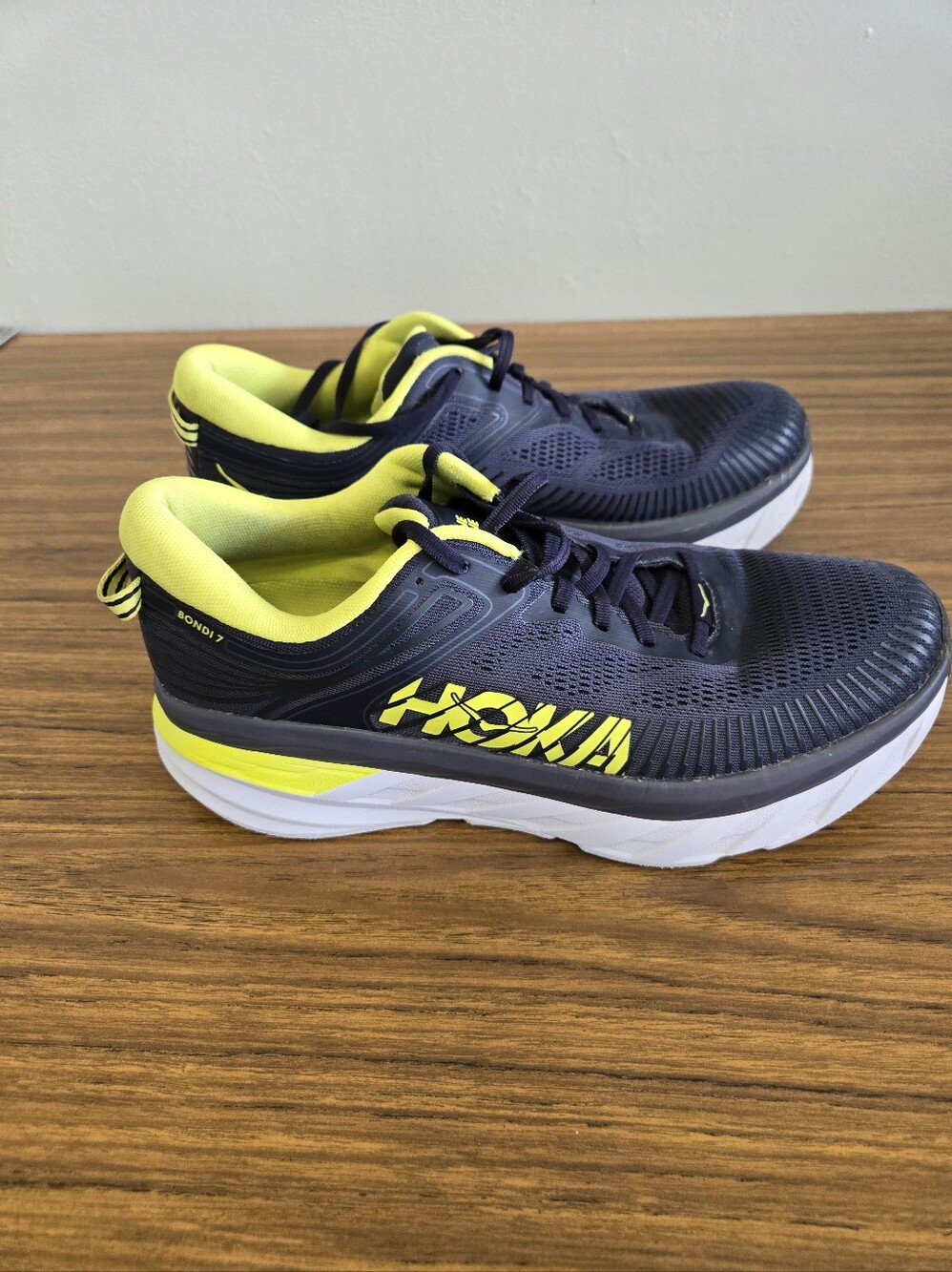 Hoka Mens 10.5 Bondi 7 Runners Odyssey Grey 1110518-OGDW Performance Techwear